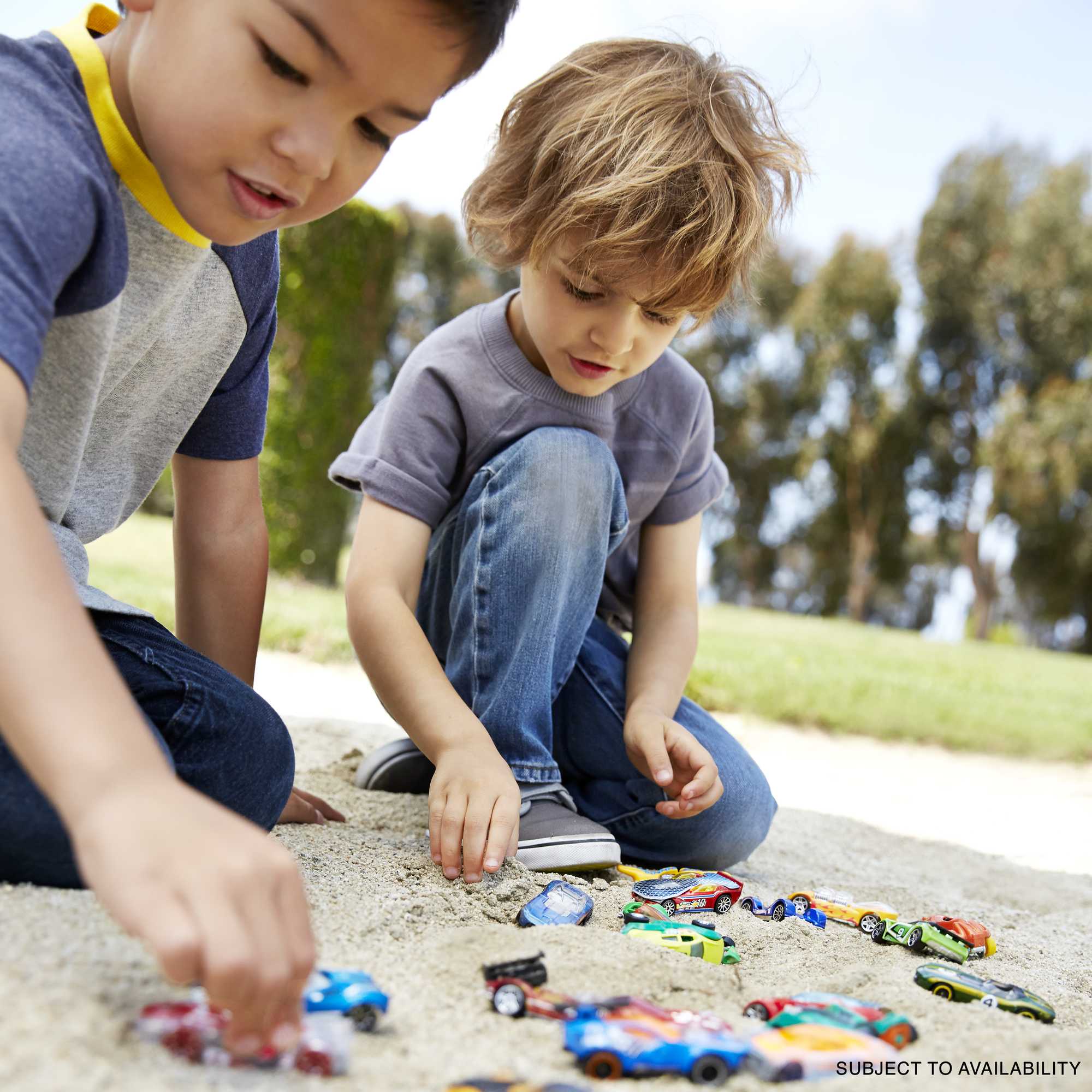 Hot Wheels Set Of 10 1:64 Scale Toy Trucks And Cars For Kids & Collectors - Imagen 3